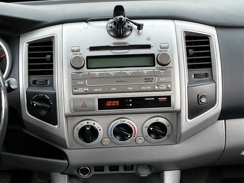 Used 2011 Toyota Tacoma 4x4 Double Cab image 13