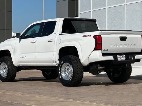 Used 2025 Toyota Tacoma SR5 image 6