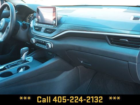 Used 2025 Nissan Altima 2.5 SV FWD image 19