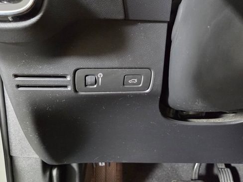 Used 2019 Volvo XC40 T5 Inscription image 21