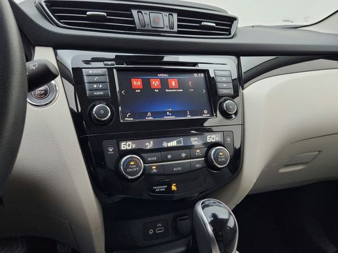 Used 2020 Nissan Rogue Sport SV image 16