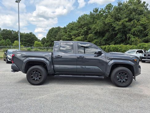 Used 2025 Toyota Tacoma TRD Sport RWD image 2