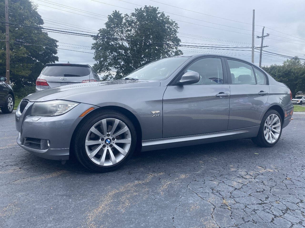 Used 2011 BMW 328i xDrive Sedan AWD/4WD image 2