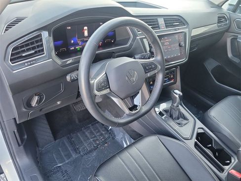 Used 2022 Volkswagen Tiguan SE image 25