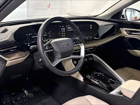 Used 2025 Audi Q5 Premium AWD/4WD image 16