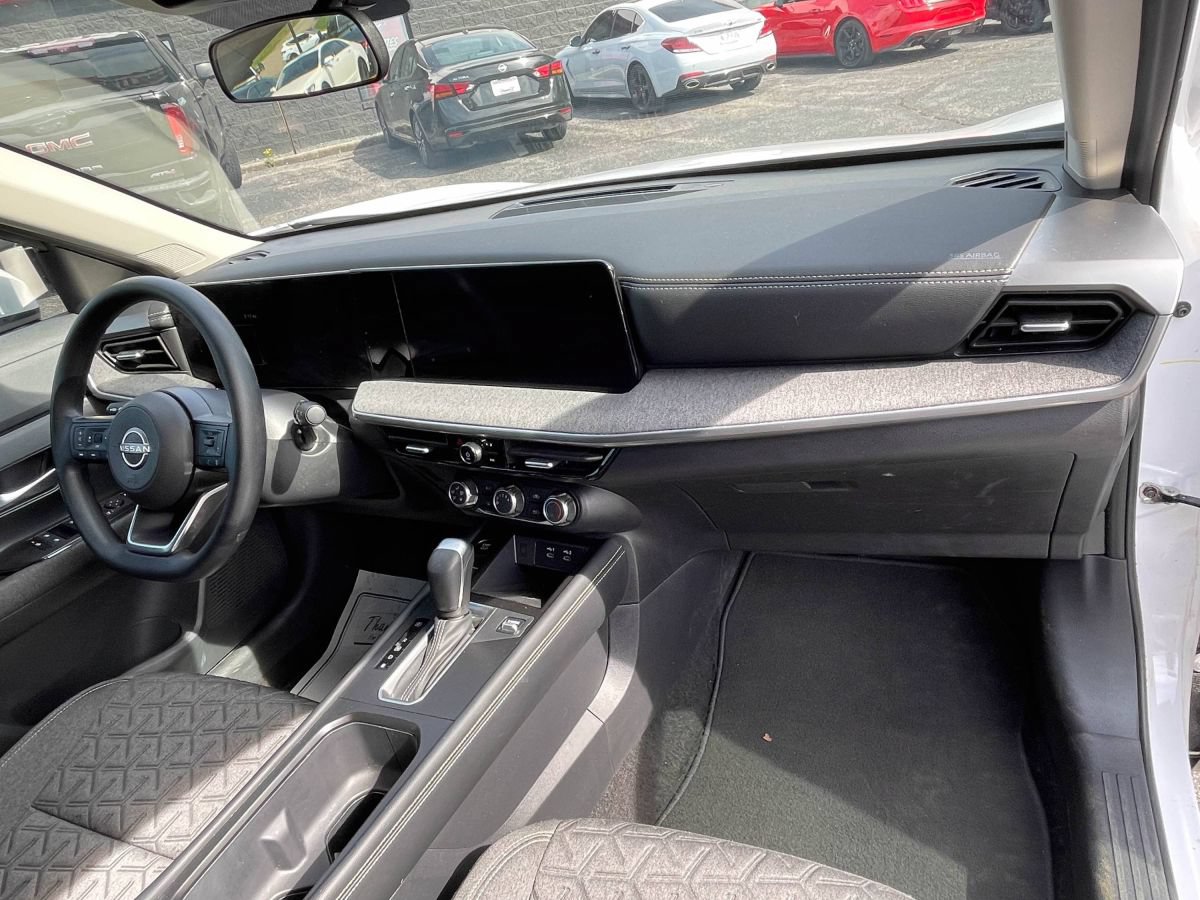 Used 2025 Nissan Kicks SV AWD/4WD image 9