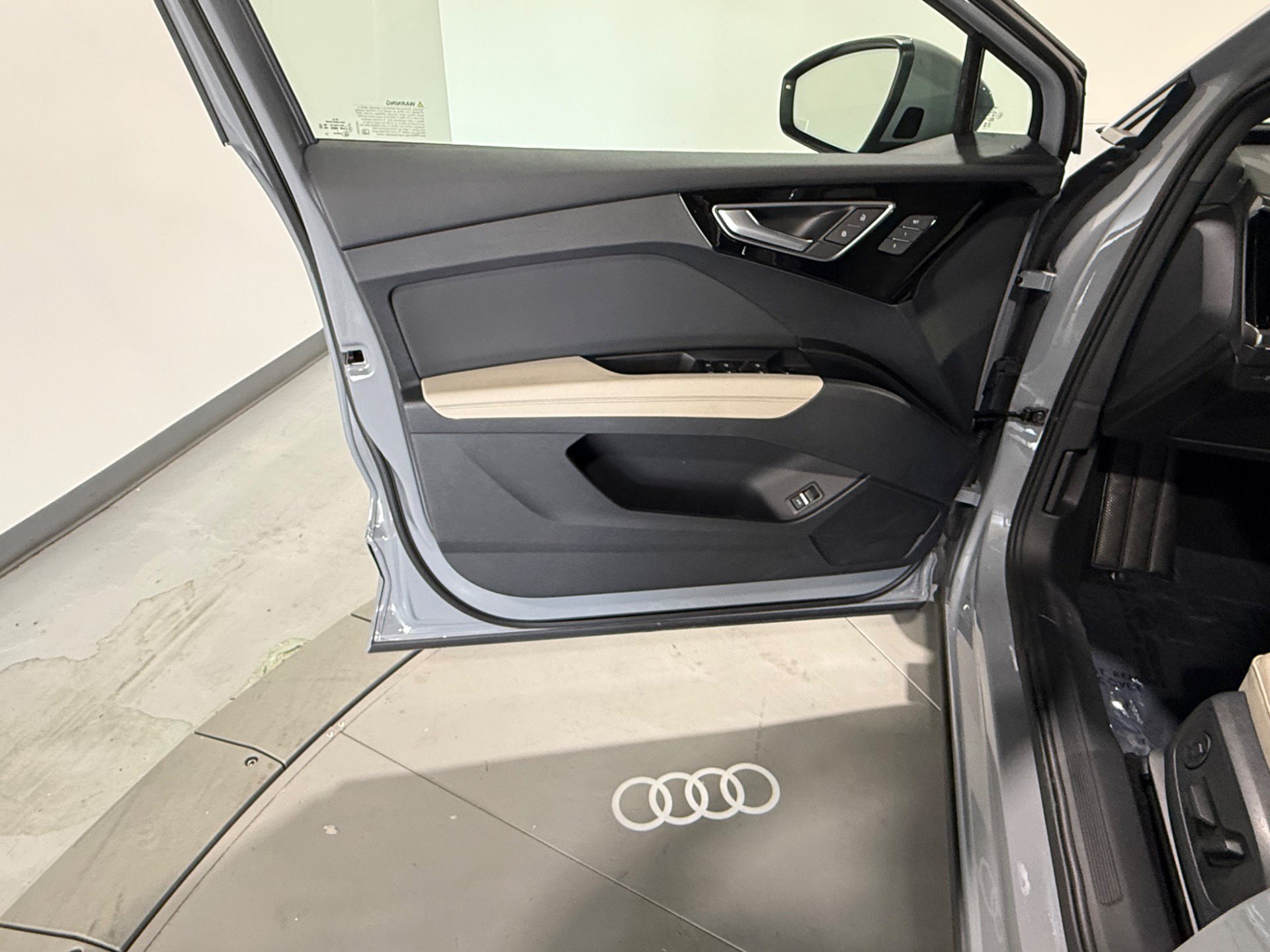 Used 2023 Audi Q4 e-tron Premium Plus w/ Premium Plus AWD/4WD image 17