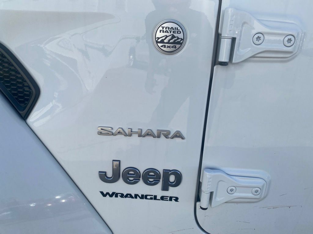 Used 2023 Jeep Wrangler Unlimited Sahara AWD/4WD image 21