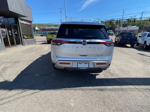 Used 2023 Nissan Pathfinder SL AWD/4WD image 4