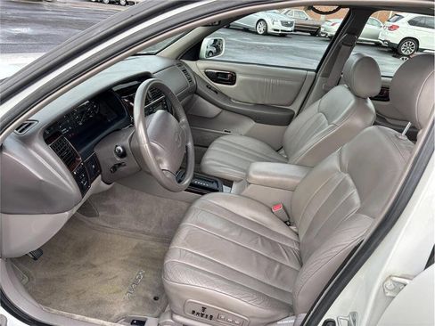 Used 1999 Toyota Avalon XLS image 11