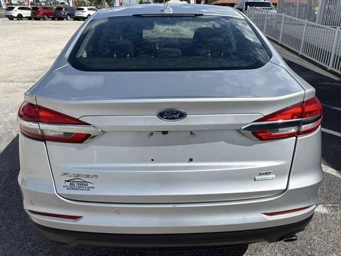 Used 2019 Ford Fusion SE FWD image 4