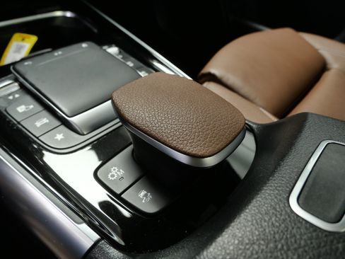 Certified 2022 Mercedes-Benz GLB 35 AMG 4MATIC image 36