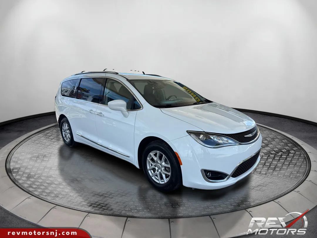 Used 2020 Chrysler Pacifica Touring-L FWD image 7