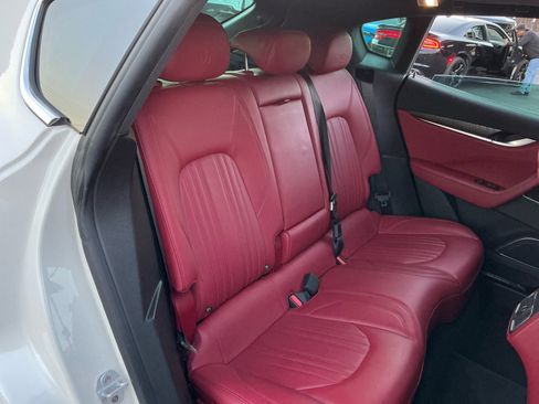 Used 2018 Maserati Levante GranLusso image 21