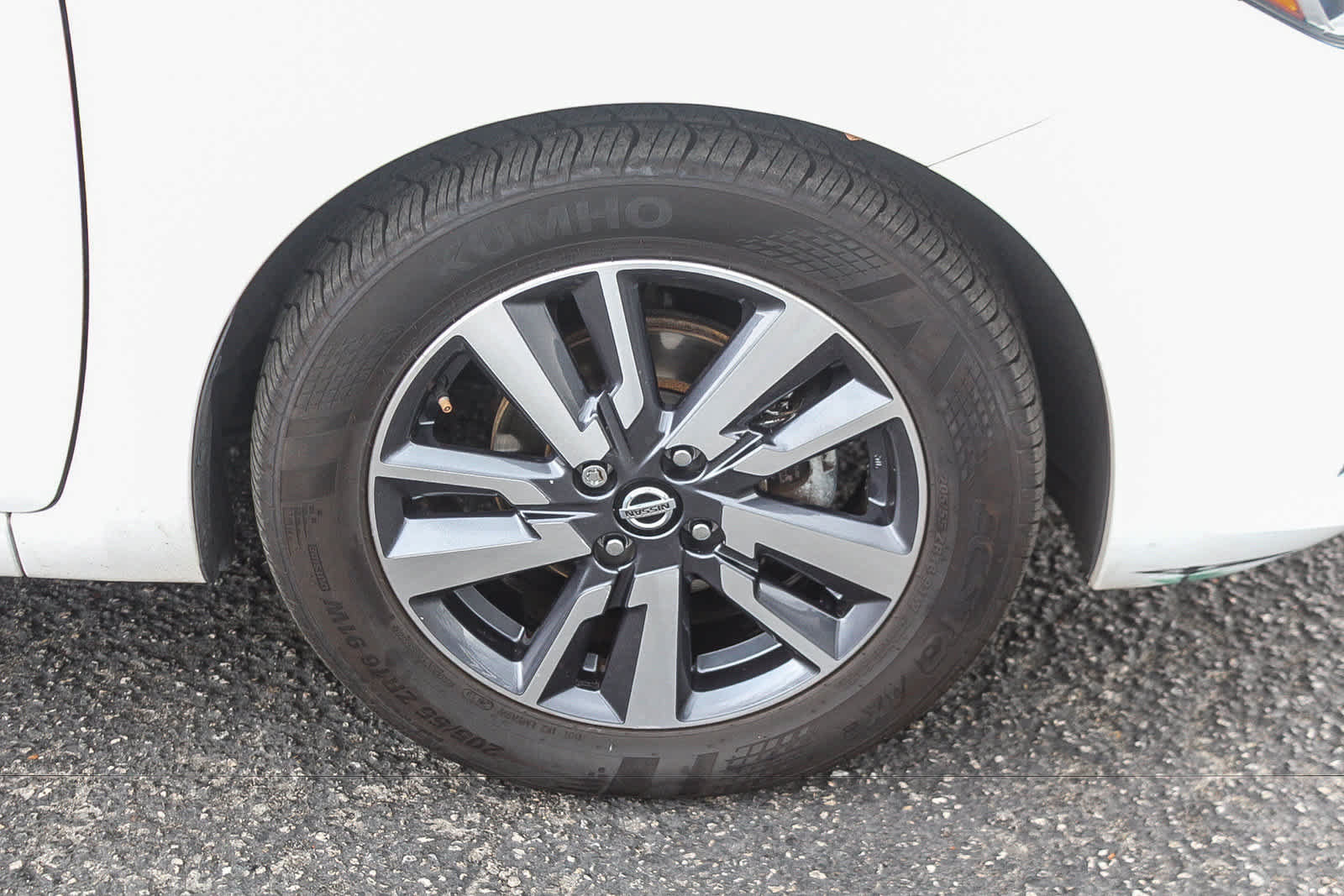 Used 2020 Nissan Versa SV FWD image 12