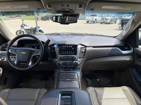 Used 2020 Chevrolet Suburban Premier AWD/4WD image 17