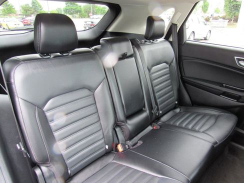 Used 2017 Ford Edge SEL w/ Equipment Group 201A AWD/4WD image 37