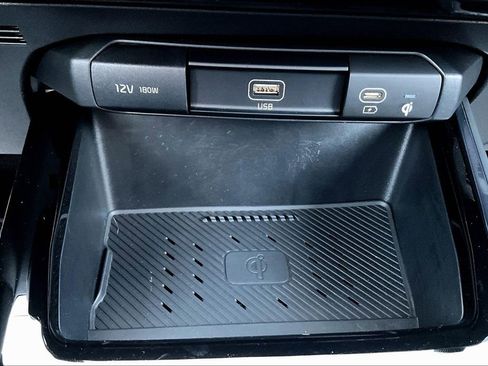 Used 2024 Kia Niro EX Touring image 26