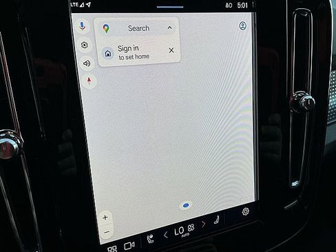 Certified 2025 Volvo XC40 B5 Plus image 25