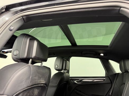 Used 2024 Porsche Macan image 19