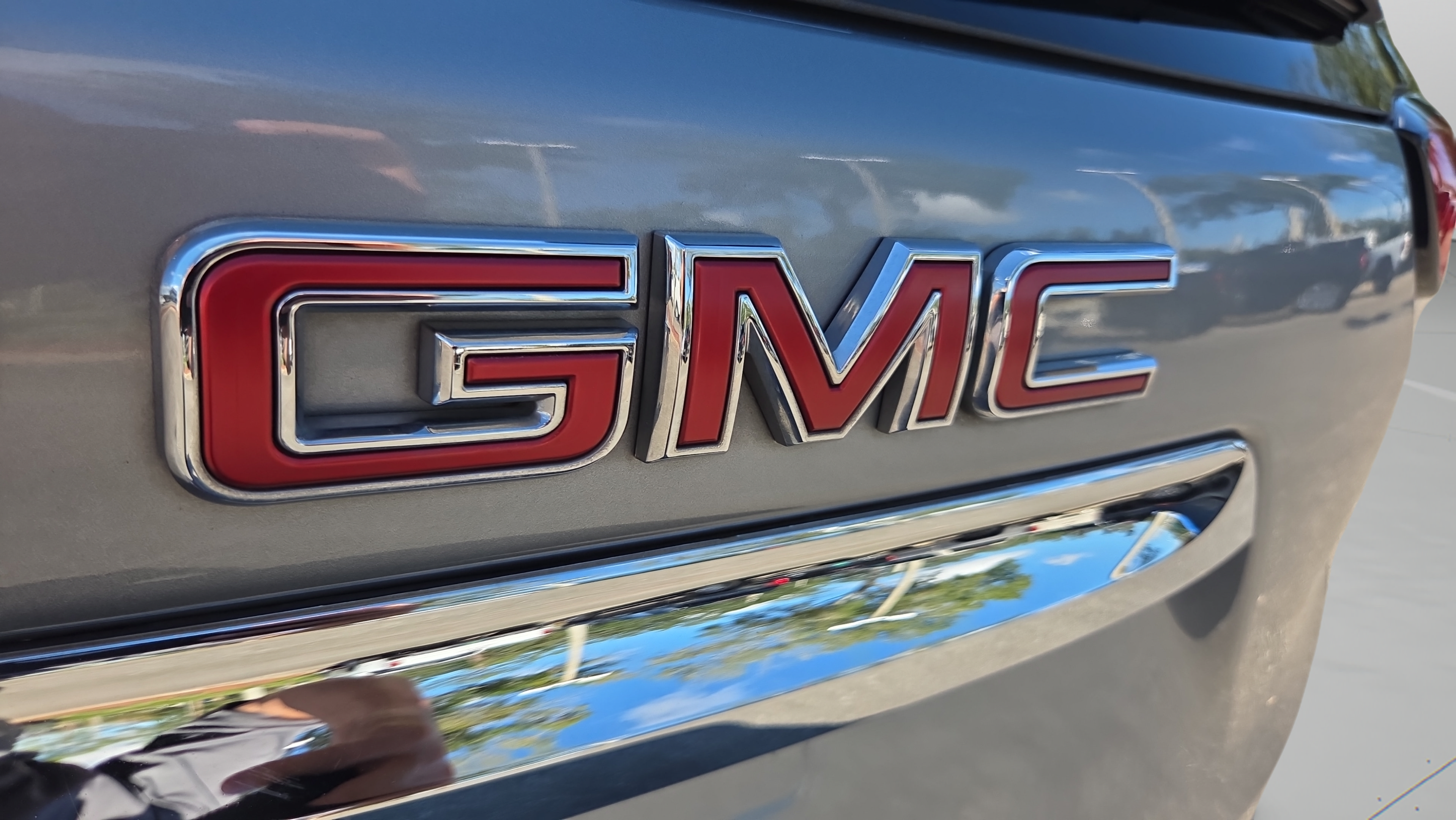 Used 2024 GMC Terrain SLE FWD image 30