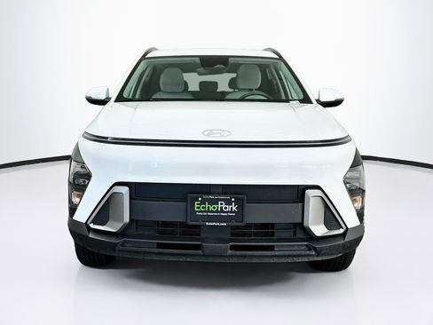 Used 2025 Hyundai Kona SEL AWD/4WD image 2