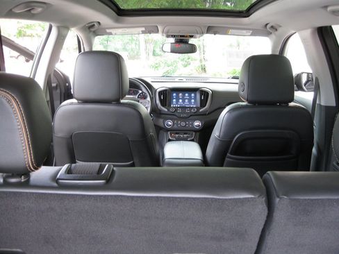 Used 2022 GMC Terrain AT4 AWD/4WD image 32