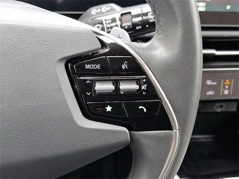 Used 2023 Kia Niro EX image 22