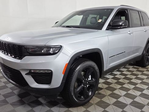 New 2025 Jeep Grand Cherokee Limited w/ Black Appearance Package image 3