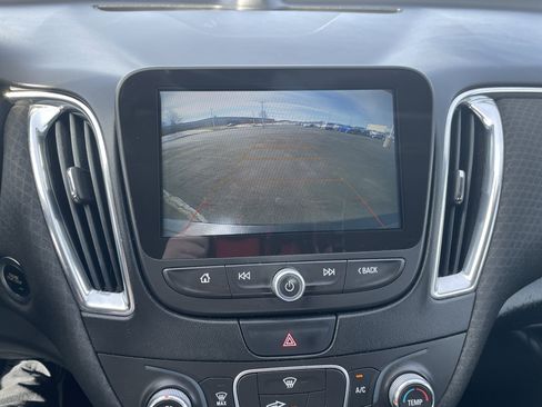 Used 2018 Chevrolet Malibu LT image 13