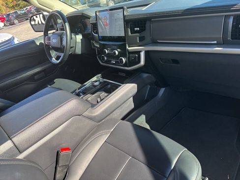 Used 2024 Ford Expedition XLT RWD image 34