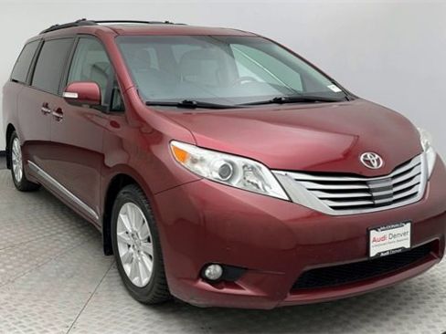 Used 2014 Toyota Sienna Limited image 8