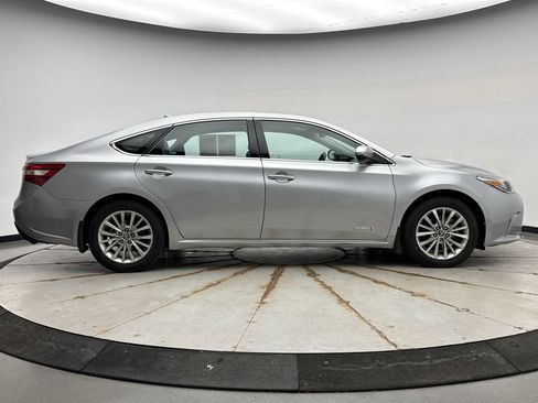 Used 2017 Toyota Avalon Limited w/ All Weather Liner Package FWD image 6