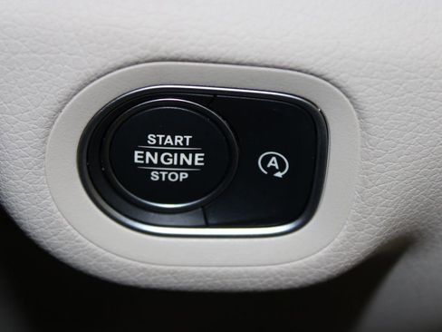 Used 2025 Mercedes-Benz GLS 450 4MATIC image 24