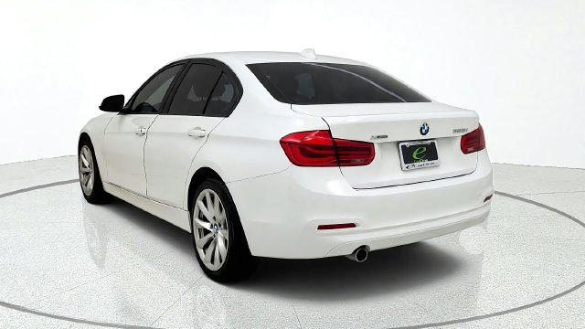 Used 2018 BMW 320i xDrive Sedan AWD/4WD image 6