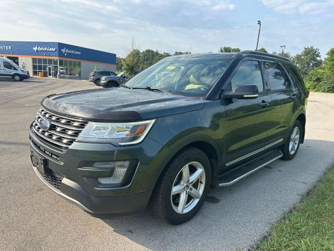 Used 2016 Ford Explorer XLT w/ Equipment Group 202A AWD/4WD image 3