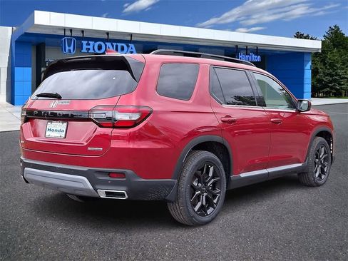 New 2025 Honda Pilot Touring image 4