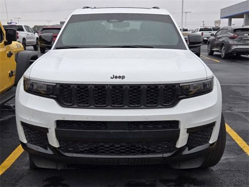 Used 2023 Jeep Grand Cherokee L Altitude image 11