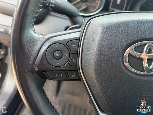 Used 2018 Toyota Camry SE w/ Moonroof Package FWD image 16