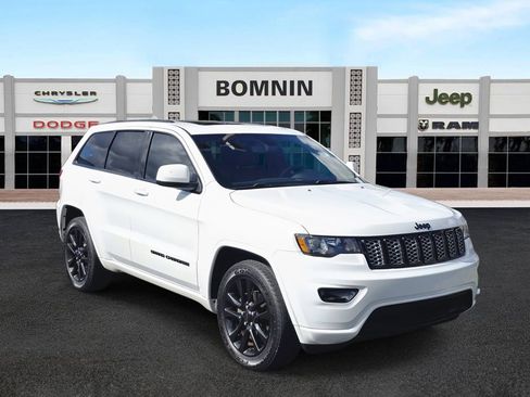 Used 2019 Jeep Grand Cherokee Altitude image 2