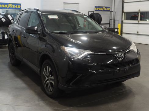 Used 2016 Toyota RAV4 LE image 3