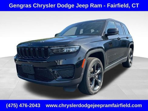 Certified 2023 Jeep Grand Cherokee Altitude AWD/4WD image 3