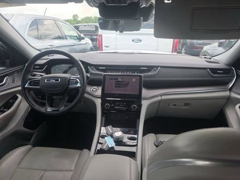 Used 2022 Jeep Grand Cherokee Overland w/ Advanced Protech Group III AWD/4WD image 12