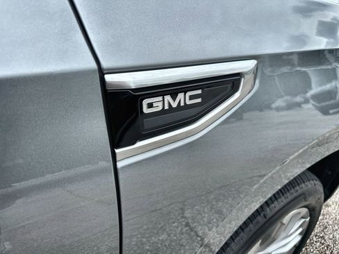 Used 2023 GMC Yukon XL Denali AWD/4WD image 8
