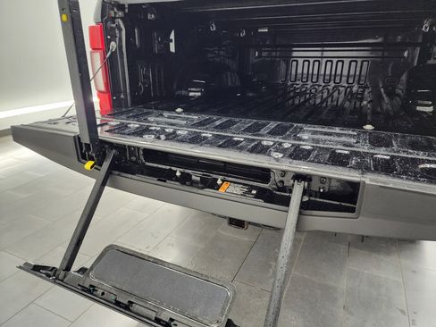 Used 2022 Ford F250 Lariat w/ Tremor Off-Road Package image 34