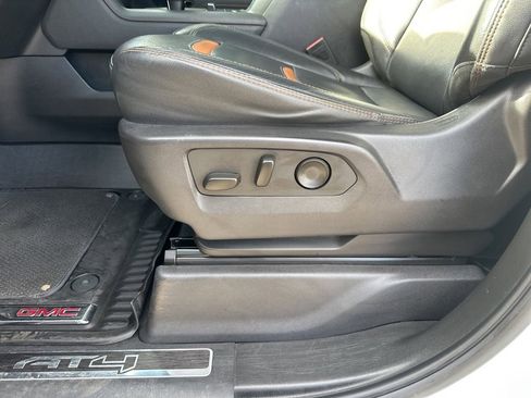 Used 2024 GMC Sierra 1500 AT4 w/ Technology Package image 12