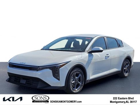 New 2025 Kia K4 LXS image 1