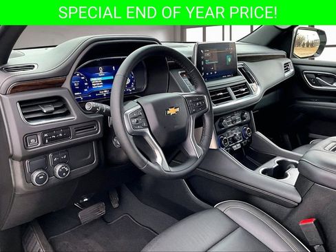 Used 2024 Chevrolet Suburban Premier image 17