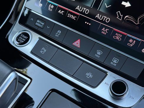 Used 2025 Audi Q7 3.0T Premium Plus image 30