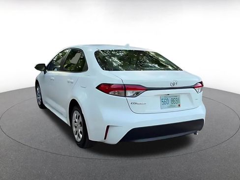 Used 2025 Toyota Corolla LE FWD image 11